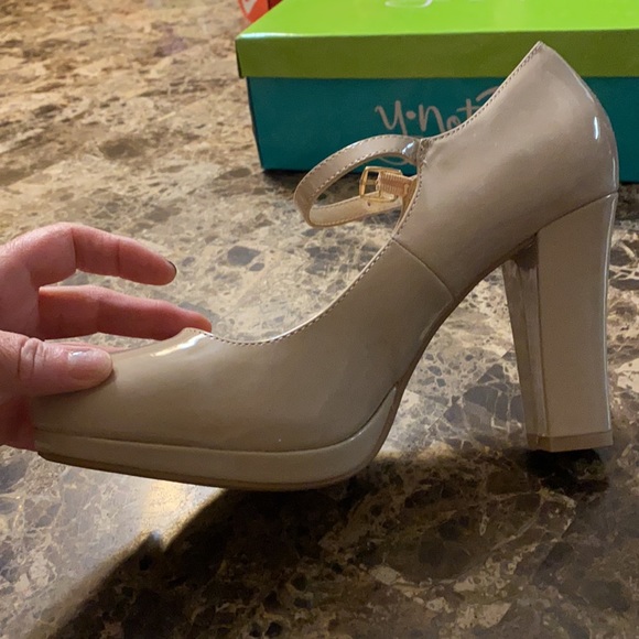 Brand new Beige Patent heels - Picture 4 of 10